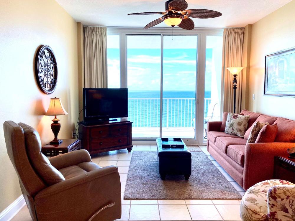 Lighthouse 1405 by ALBVR - Floor to ceiling sliding glass doors - 2BR plus kid's bunk room